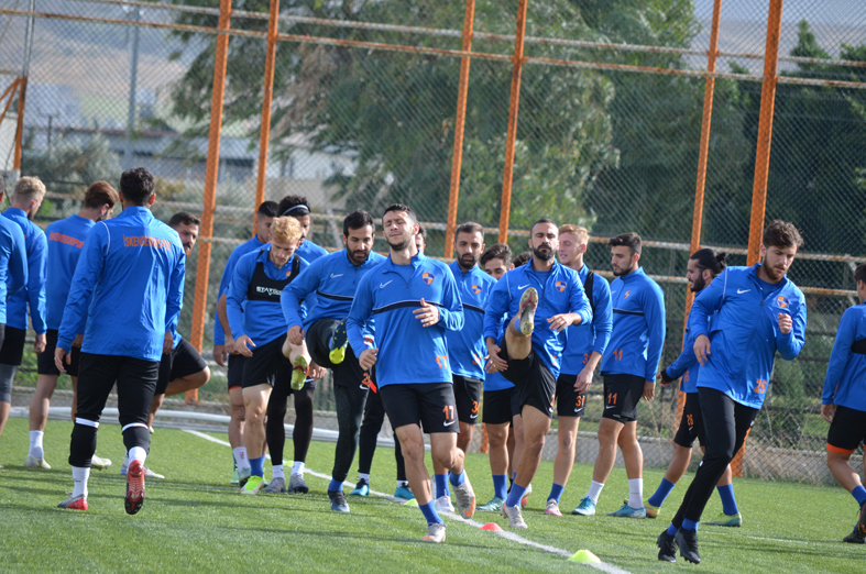 İSKENDERUN SPOR ŞİLE YILDIZ SPOR   MAÇINA HAZIRLANIYOR