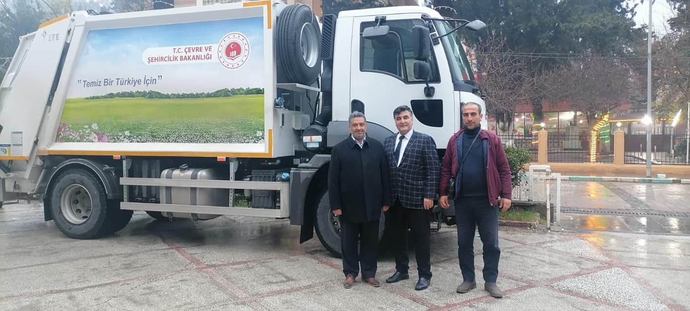 ÇEVRE VE ŞEHİRCİLİK BAKANLIĞI’NDAN KIRIKHAN’A ÇÖP TOPLAMA ARACI HİBE EDİLDİ