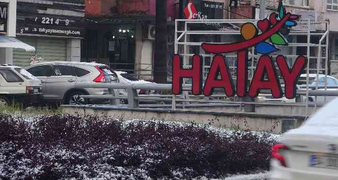 Hatay’da 5 yıl aradan sonra kar sevinci