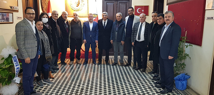 Parlar “Her şey güllük gülistanlık gösteriliyor”