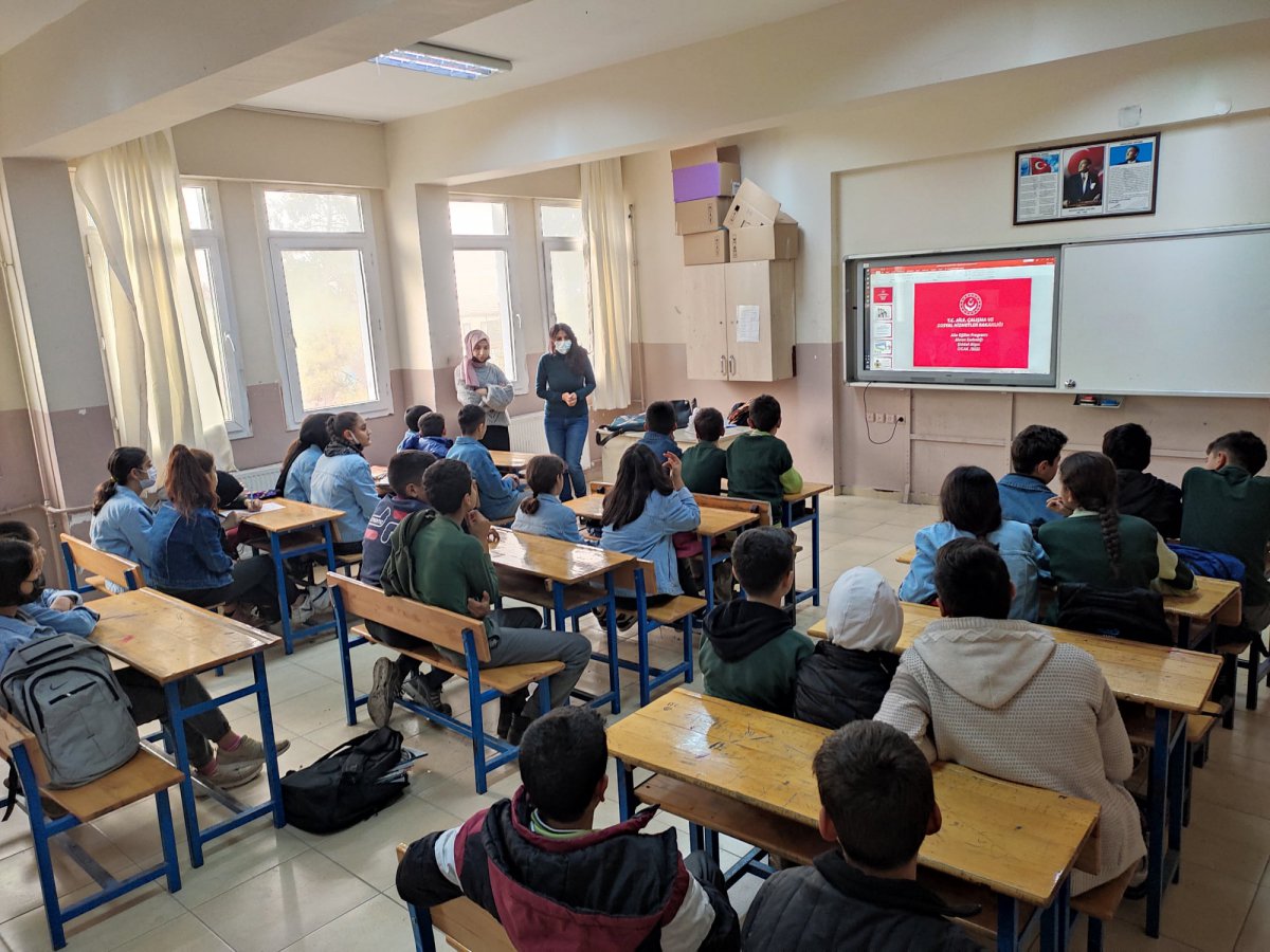 İMAM HATİP ÖĞRENCİLERİNE SEMİNER