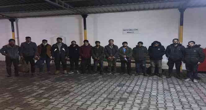 Hatay’da 13 düzensiz göçmen yakalandı