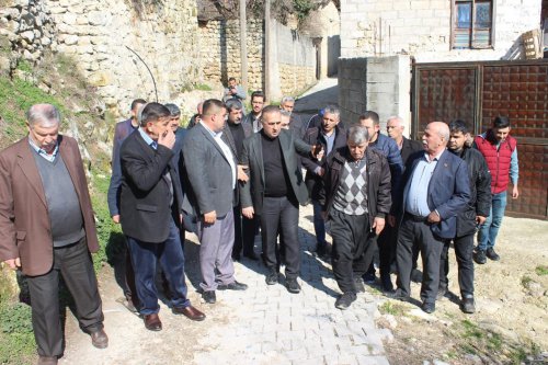 baskan-sari-vatandaslarla-bulustu