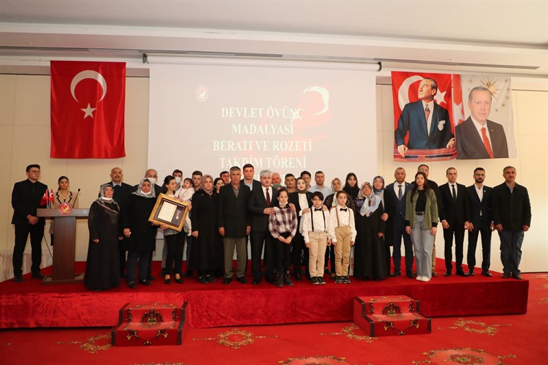 Devlet Övünç Madalyası, Beratı ve Rozeti Takdim Töreni Düzenlendi