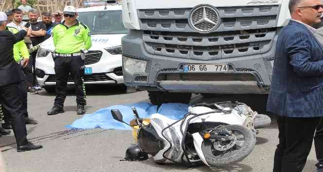 Hatay’da kamyon ile çarpışan motosiklet sürücüsü hayatını kaybetti
