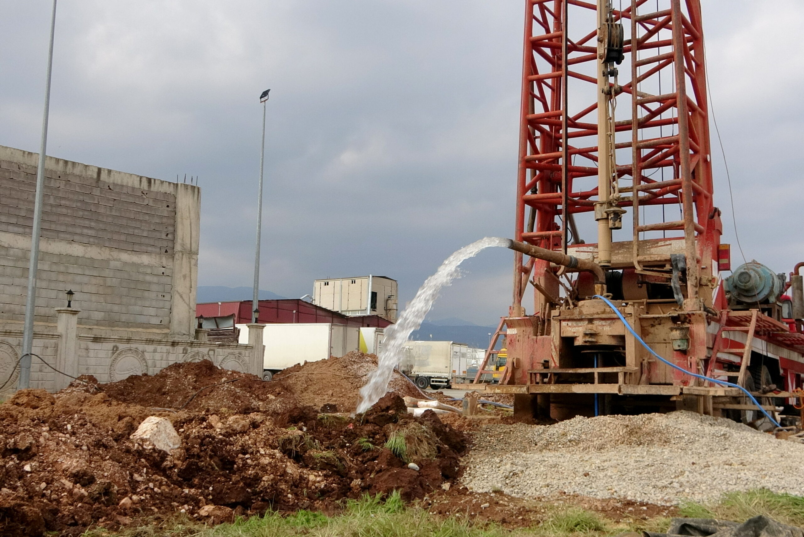 KIRIKHAN MERKEZ MAHALLERE YENİ SU KAYNAĞI