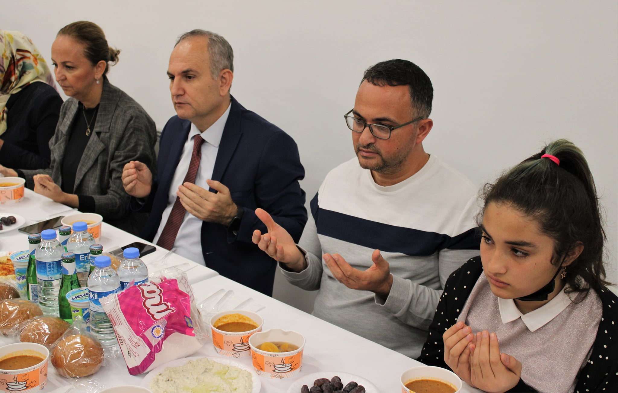 iftar-sofrasinda-bulustular