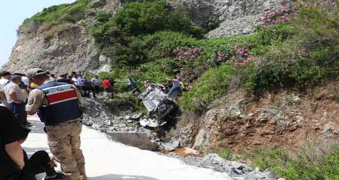 Samandağ’da kaza: Araçta mahsur kalan yaralı kurtarıldı