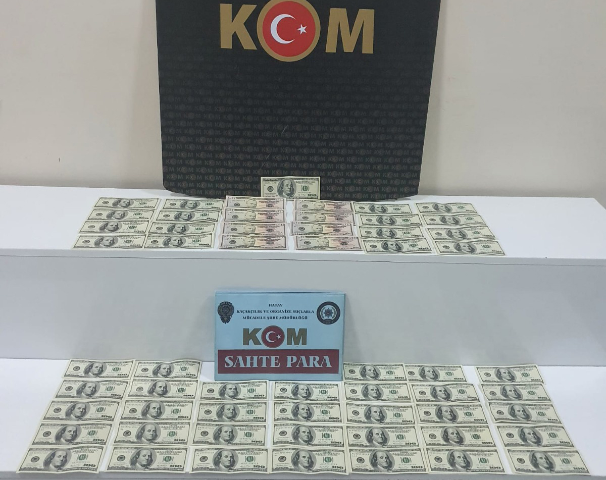 Beşbin Dörtyüz Sahte Dolar Yakalandı