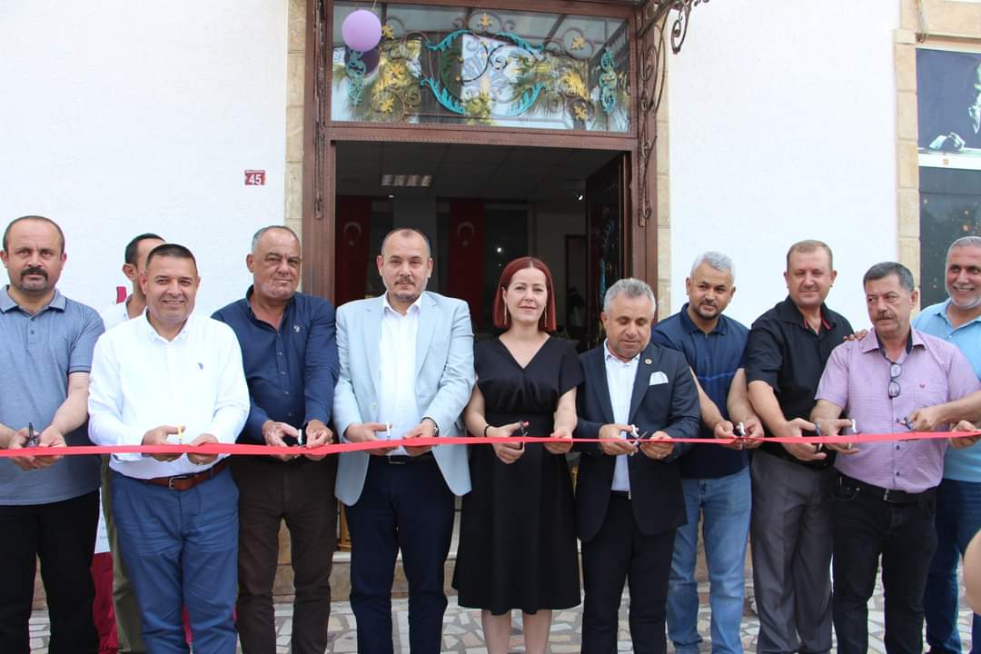 ‘SİHİRLİ FIRÇALAR’ DEKORATİF EL SANATLARI SERGİSİ GÖZ KAMAŞTIRDI