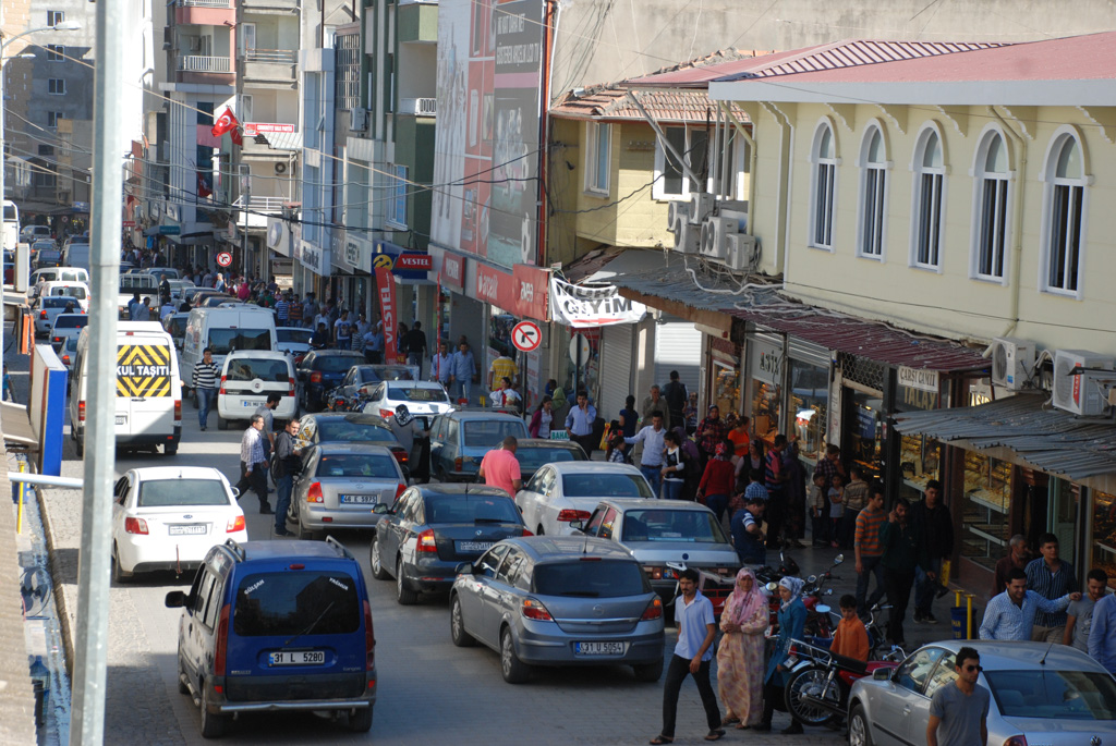 KIRIKHAN’DA TRAFİK SORUNU VATANDAŞI İSYAN ETTİRDİ