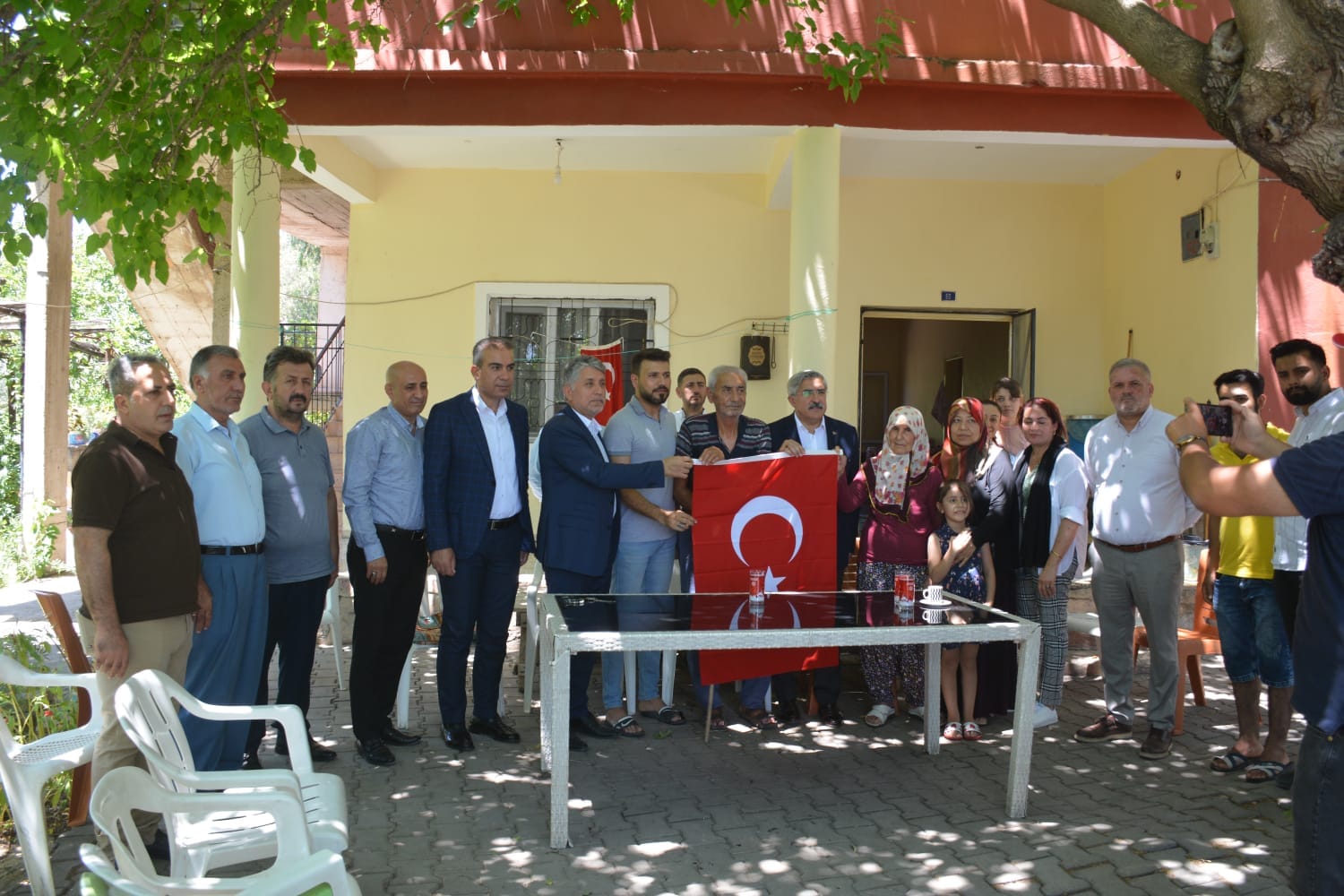 Yayman, Bayramda Şehit Ailelerini Unutmadı