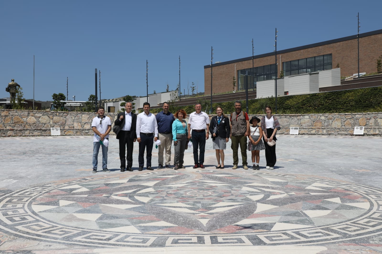 SAVAŞ “DÜNYA VAR OLDUKÇA MOZAİĞİMİZ VAR OLACAK”