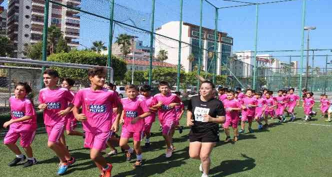 İskenderun’da geleceğin futbolcularına kadın antrenör