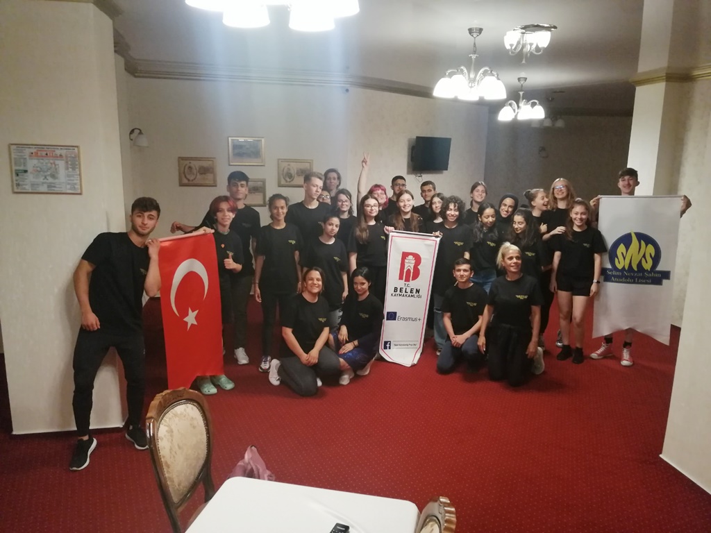 ONDÖRT LİSE ÖĞRENCİSİ ROMANYA’DAN DÖNÜŞ YAPTI