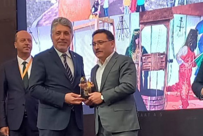 BAŞKAN YAVUZ’A   BAŞARI  ÖDÜLÜ