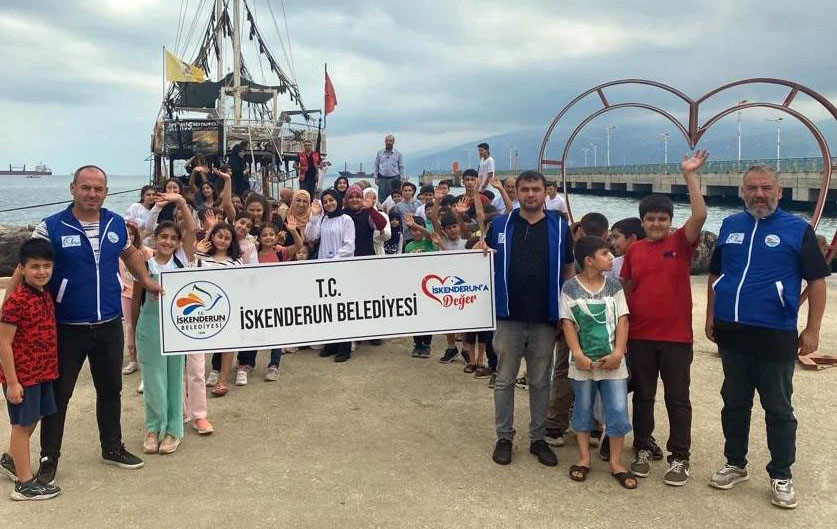 İSKENDERUN BELEDİYESİ’NİN ÖĞRENCİLERE YÖNELİK DÜZENLEDİĞİ  ÜCRETSİZ TEKNE TURLARI DEVAM EDİYOR