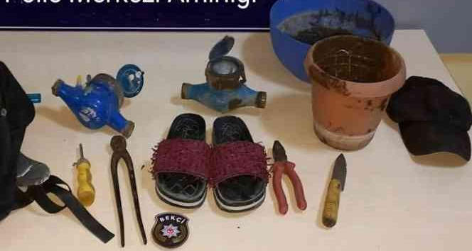 Kırıkhan’da evlerden su sayacı çalan hırsız tutuklandı