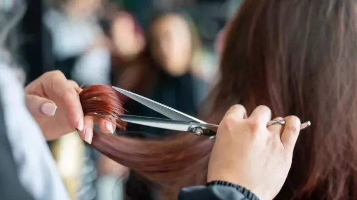 Berber, kuaför ve güzellik salonları kararına erteleme