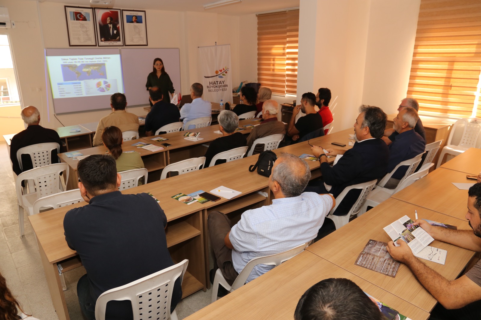 ERZİNLİ ÇİFTÇİLERE GIDA VE TURUNÇGİL EĞİTİMİ VERİLDİ