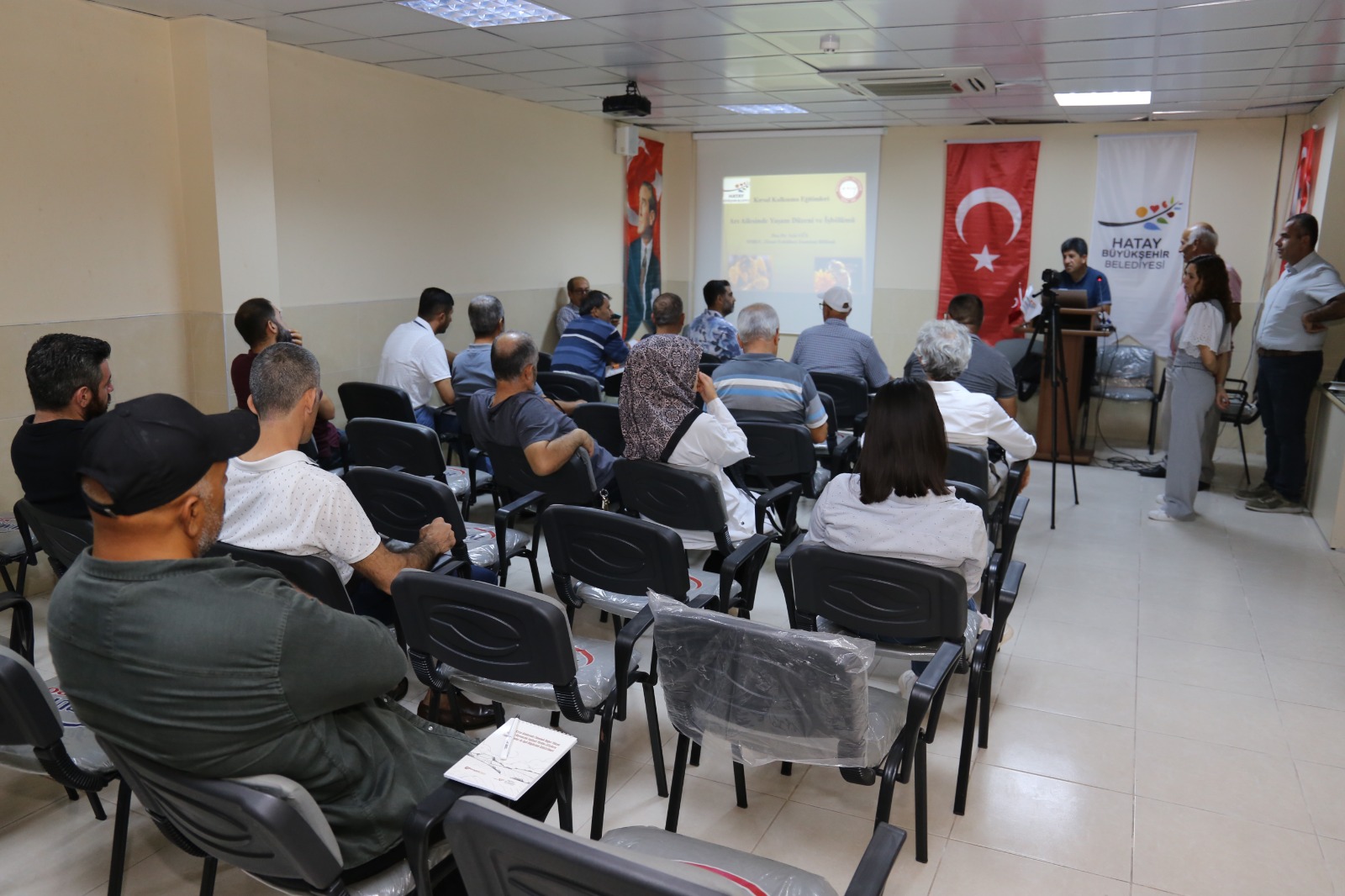 PAYAS’TA ÇİFTÇİLERE ARICICILIK EĞİTİMİ VERİLDİ