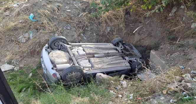 Hatay’da takla atarak devrilen otomobilin sürücüsü yaralandı