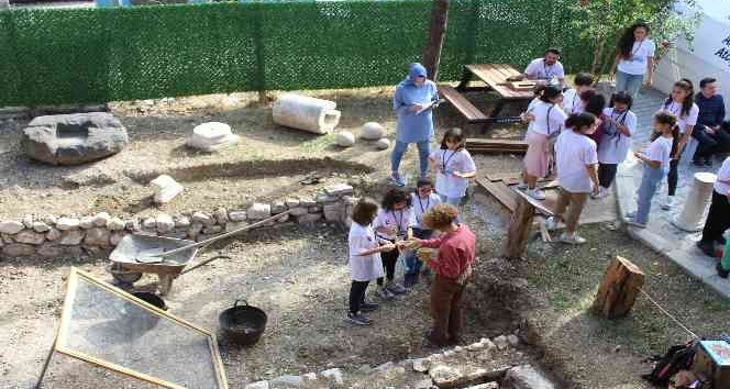 Antakya Bilim Merkezi, arkeoloji atölyesiyle öğrencileri buluşturuyor