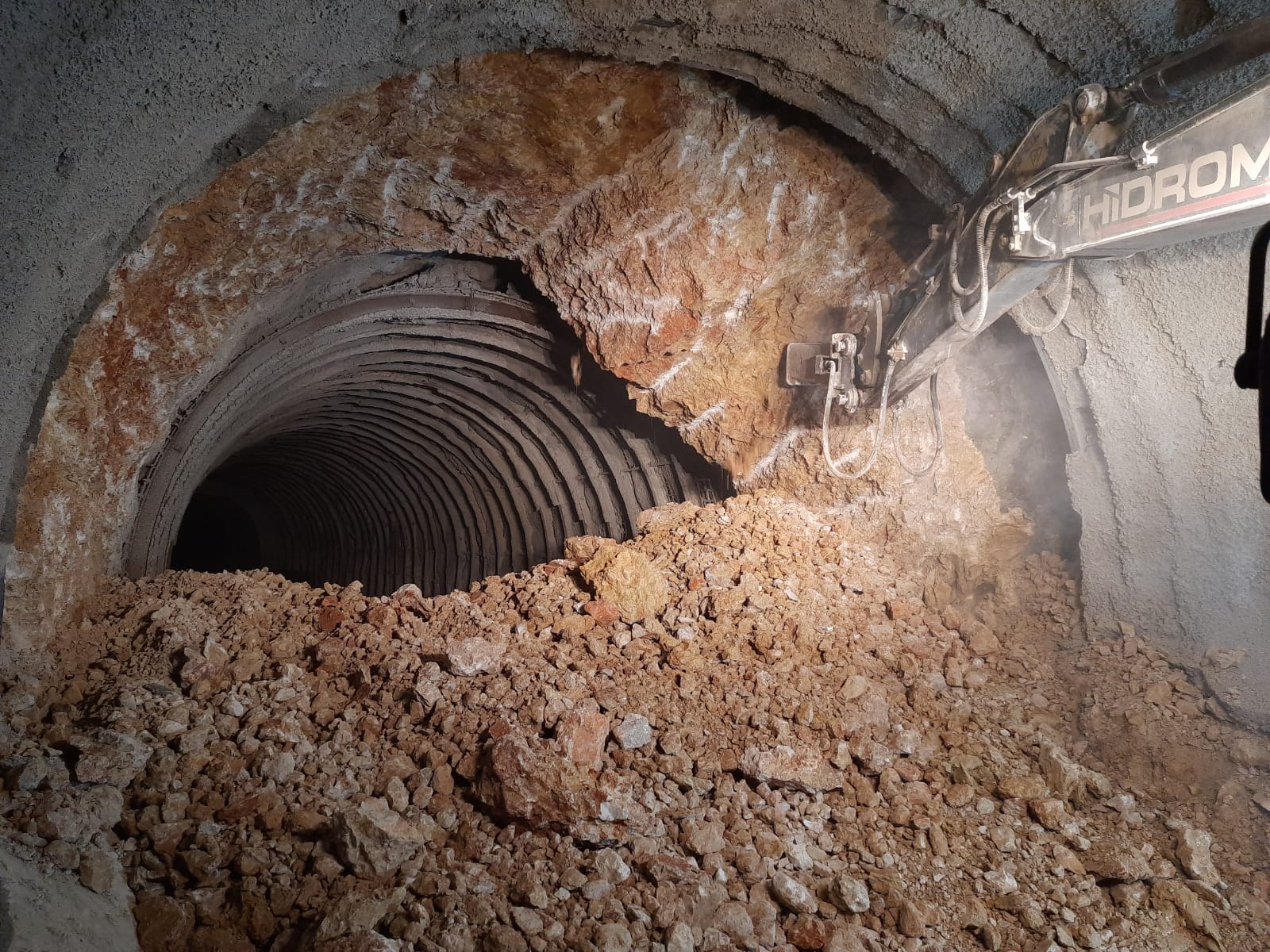 2029 m uzunluğundaki  T2 tünelinde ışık göründü