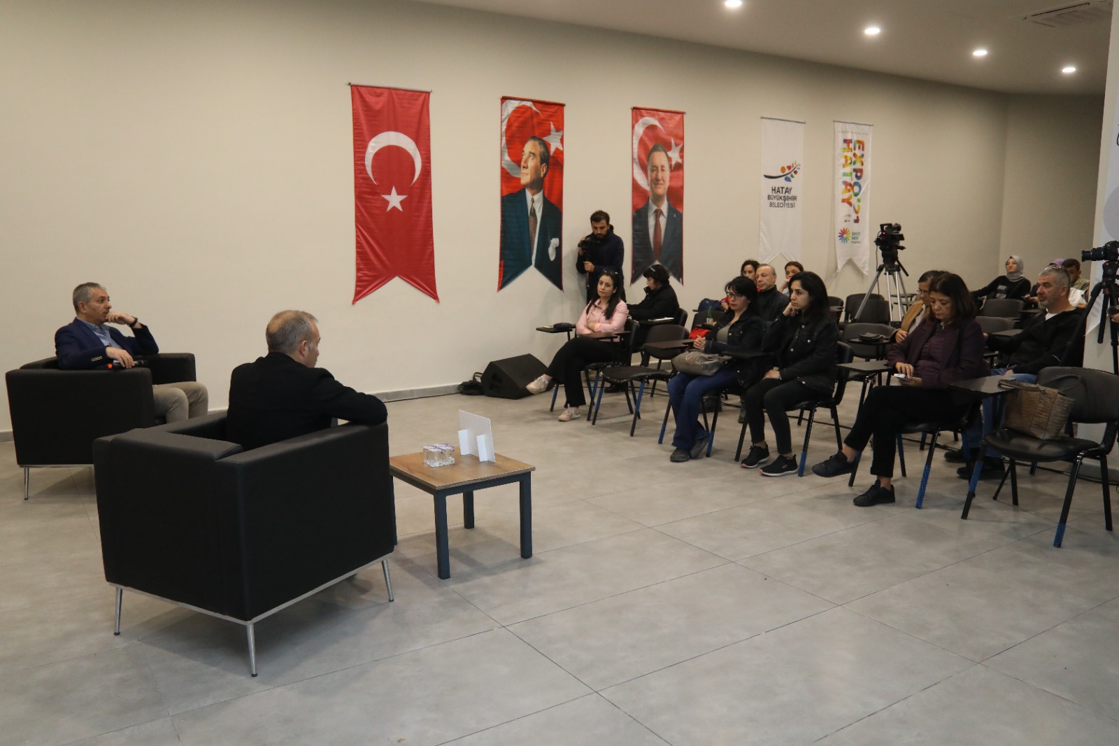 HATAY KİTAP GÜNLERİ ÜNLÜ GAZETECI VE YAZARLARI AĞIRLIYOR