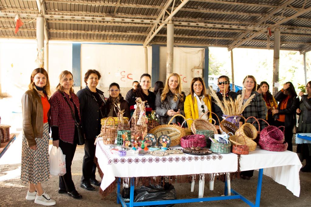 DEFNE BELEDİYESİ KADIN EMEĞİ PAZARI’NA YOĞUN İLGİ