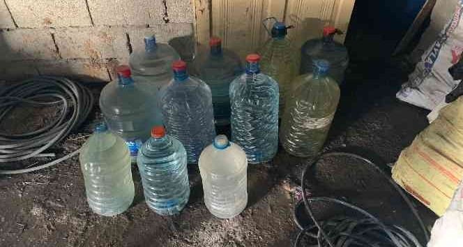 Arsuz’da 190 litre kaçak içki ele geçirildi