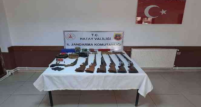 Bir evden 7’si tüfek 8 silah ile 490 adet fişek ele geçirildi