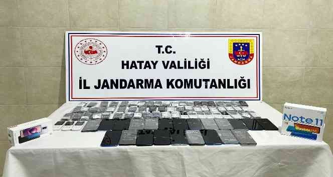 Hatay’da piyasa değeri 1 milyon TL olan kaçak cep telefonları ele geçirildi