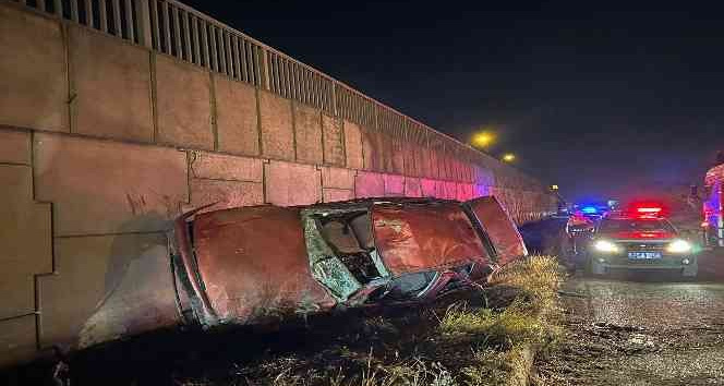 Takla atan otomobil köprü duvarına çarptı: 1 ölü