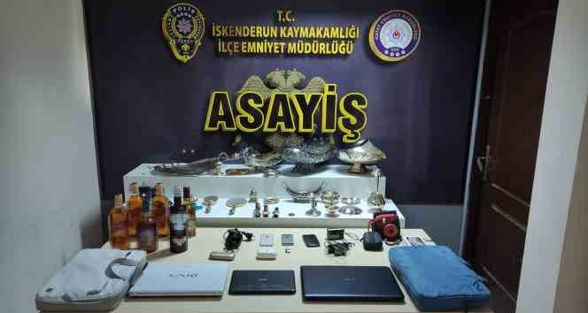 Deprem bölgesinde evleri soyan şüpheli yakalandı