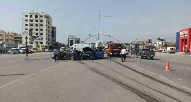 Hatay’da freni patlayan kamyon zincirleme kazaya neden oldu: 13 yaralı