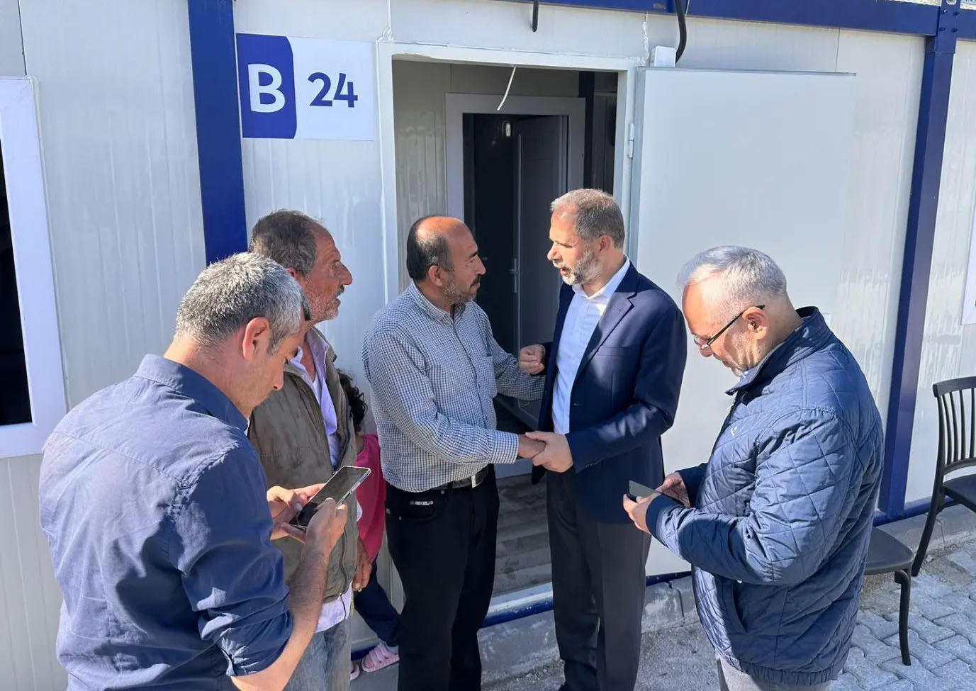 ÖZEL “TÜM GAYRETİMİZ HEMŞERİLERİMİZİ KISA ZAMANDA KALICI KONUTLARA TAŞIMAK”