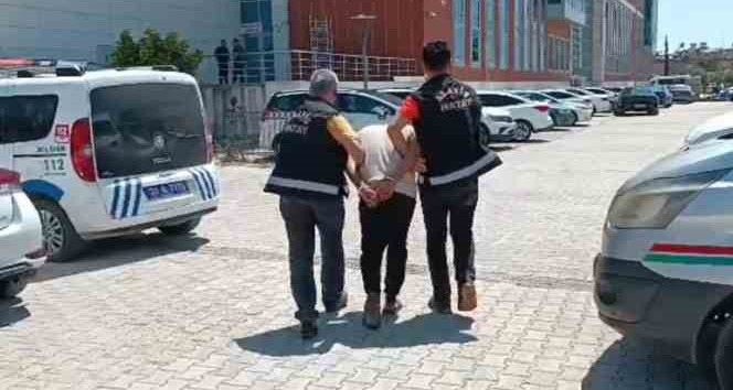 Hatay’da hasarlı binalardan hırsızlık yapan şüpheli tutuklandı