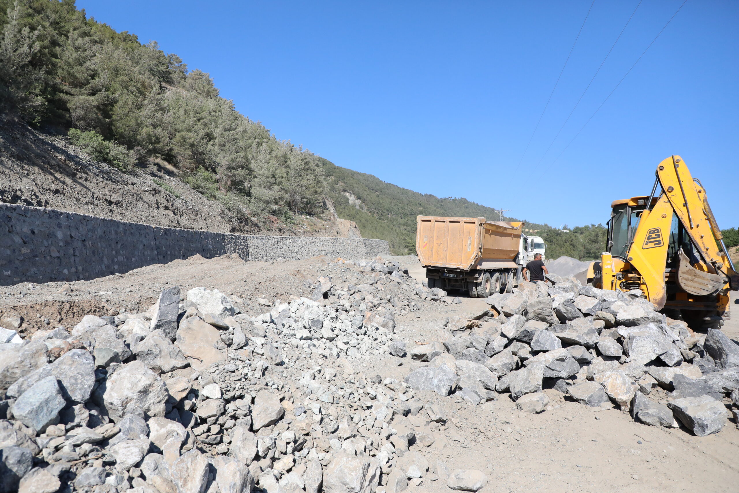 BAŞKAN SAVAŞ “SERİNYOL-MADENLİ YOLU YIL SONUNA KALMADAN HİZMETE AÇILACAK”