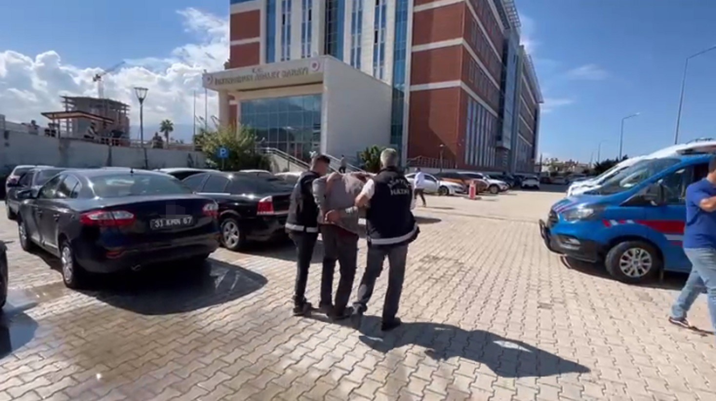 Hatay’da 12 yıl 10 ay 15 gün hapis cezası ile aranan firari şahıs yakalandı