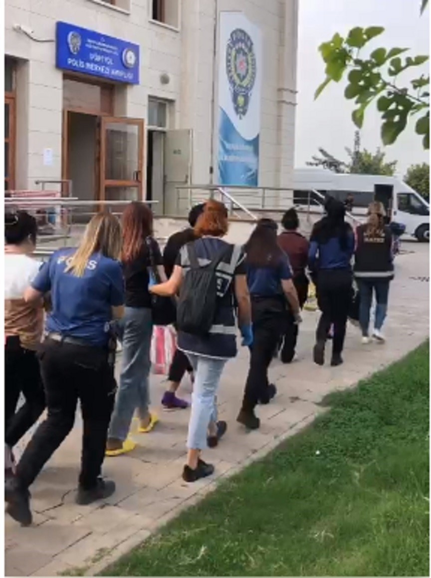 Dörtyol’da masaj salonlarına baskın