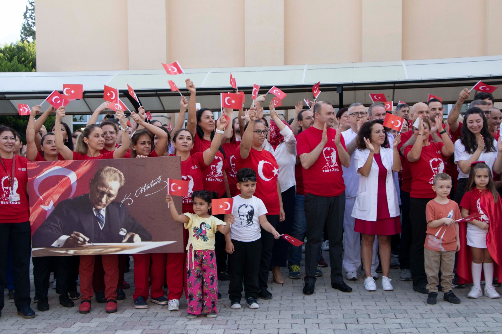 GELİŞİM VE PALMİYE HASTANESİ’NDE 100. YIL COŞKUSU