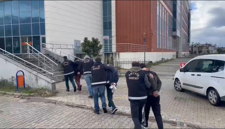 İskenderun’da çeşitli suçlardan aranan 4 zanlı yakalandı