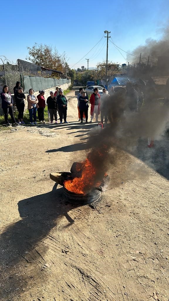 Hatay’da gönüllü kadınlara yangından korunma eğitimi