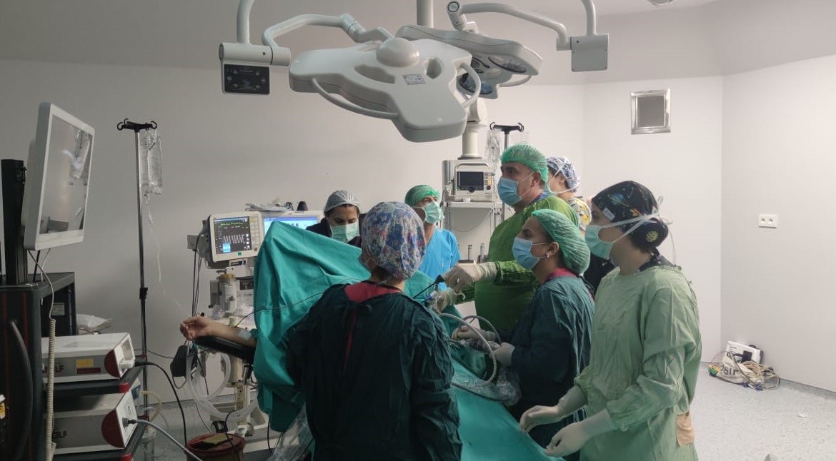 Defne Devlet Hastanesi’nde kapalı yöntemle safra kesesi alma ameliyatı gerçekleştirildi
