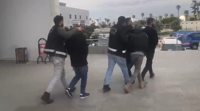 HASARLI BİNADAN HIRSIZLIK YAPAN 3 ŞAHIS TUTUKLANDI