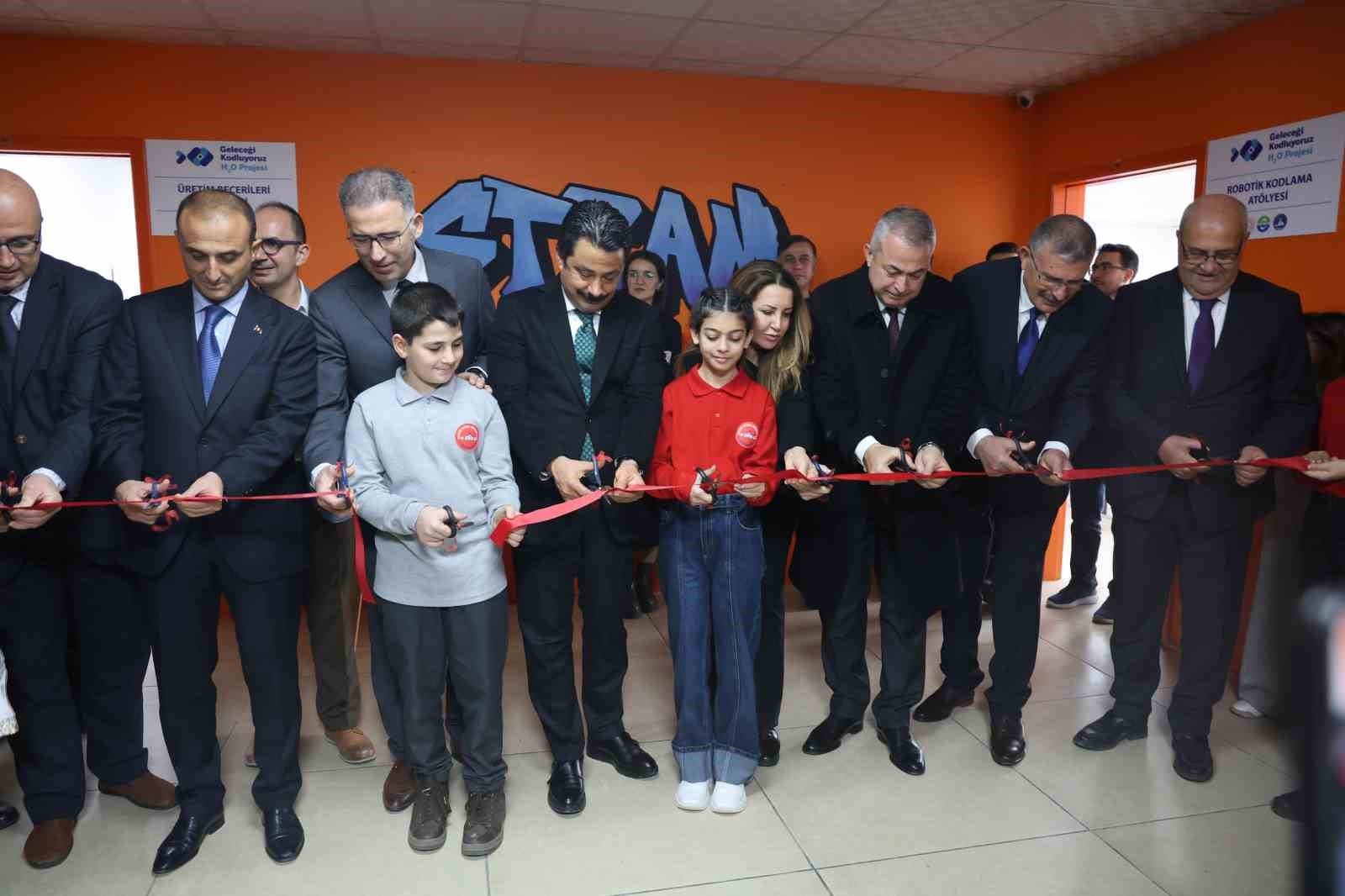 Depremzede öğrenciler ‘robotik kodlama’ ile teknolojiyle buluşacaklar