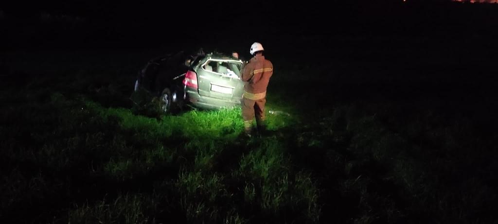 TARLAYA UÇAN OTOMOBİLİN SÜRÜCÜSÜ YARALANDI
