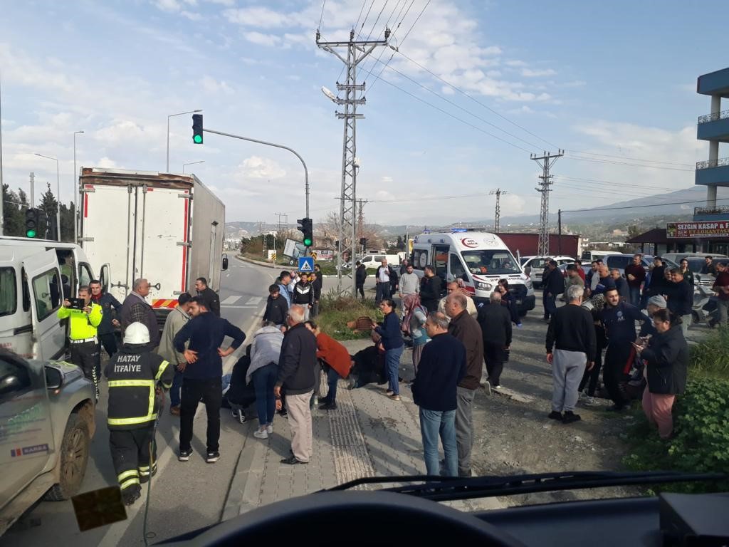 Hatay’da trafik kazası:3 kişi yaralı