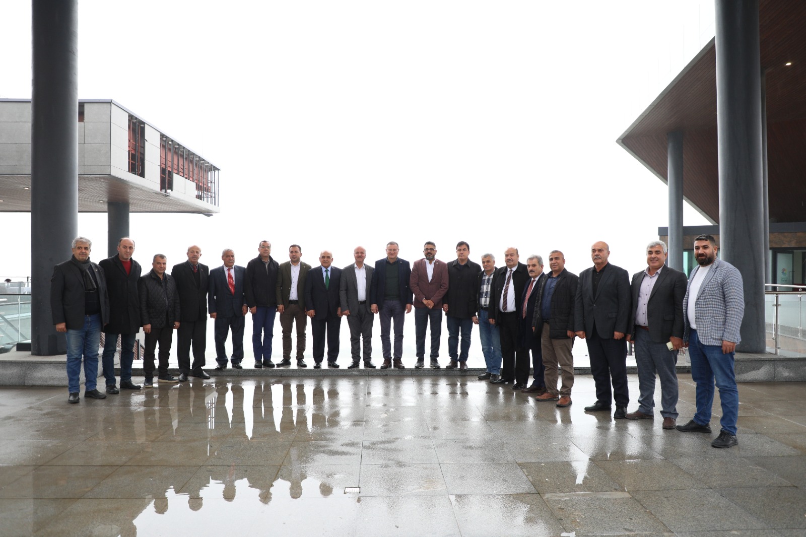 SAVAŞ “SIKINTILI GÜNLERİ AŞACAĞIZ, BİRBİRİMİZE SARILARAK AŞACAĞIZ”